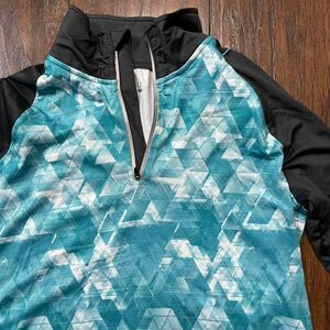 Turbos with black‎ sleeves size LG. Pullover jacket/shirt